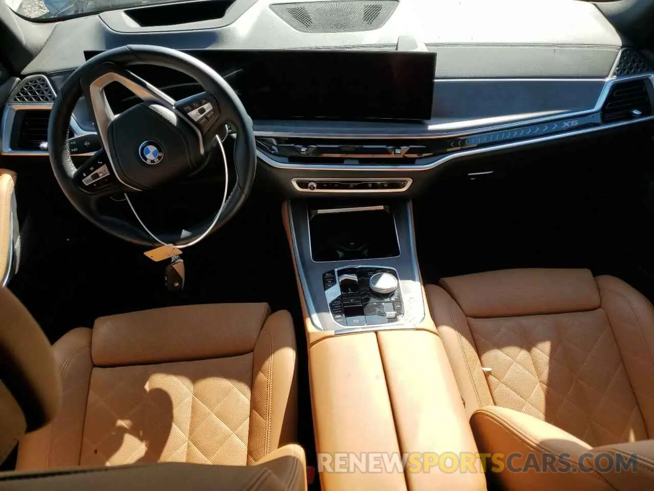 8 Photograph of a damaged car 5UX43EU01R9T80389 BMW X5 2024