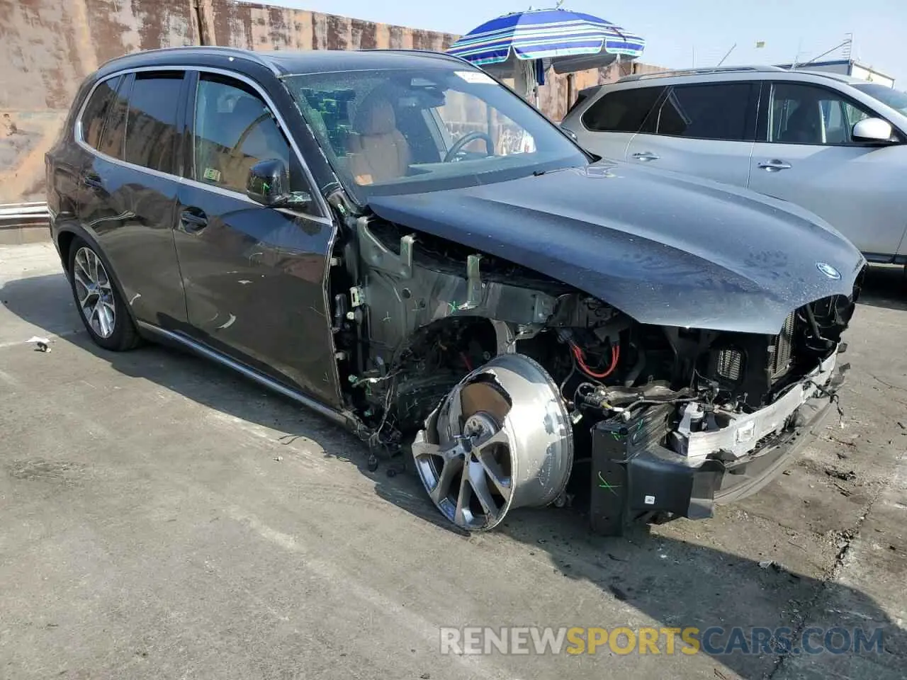 4 Photograph of a damaged car 5UX43EU02R9S55904 BMW X5 2024
