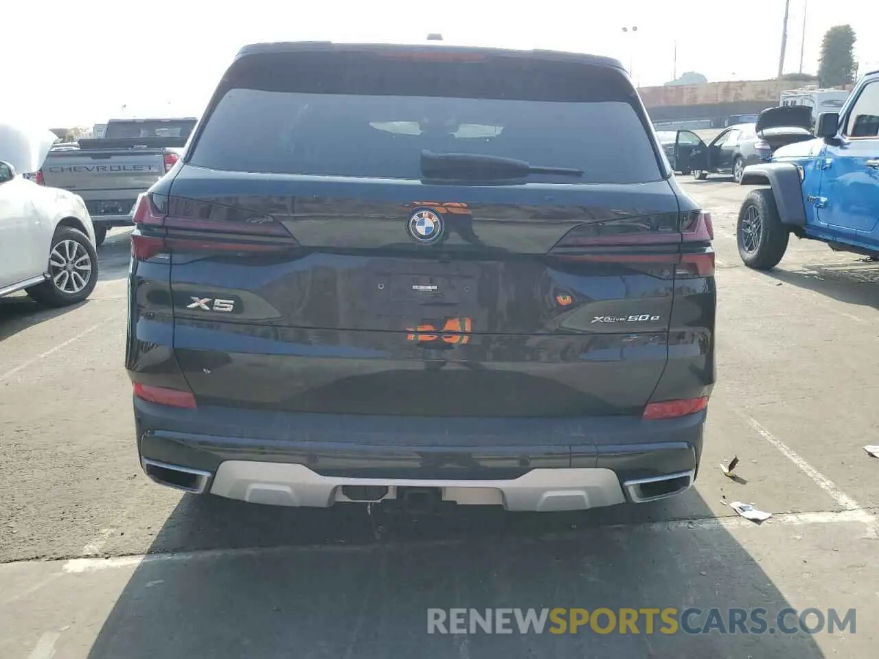 6 Photograph of a damaged car 5UX43EU02R9S55904 BMW X5 2024