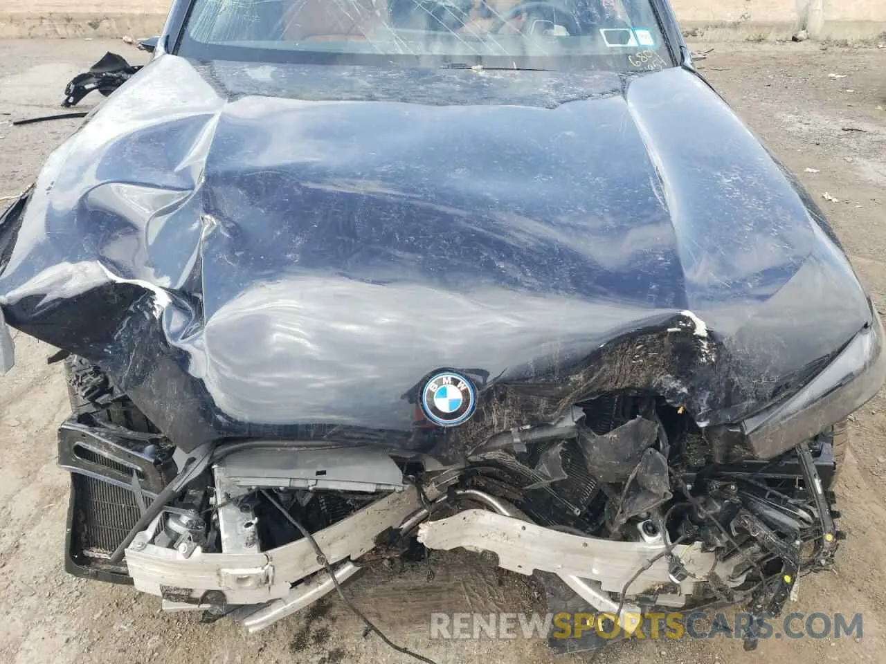 12 Photograph of a damaged car 5UX43EU05R9T10068 BMW X5 2024