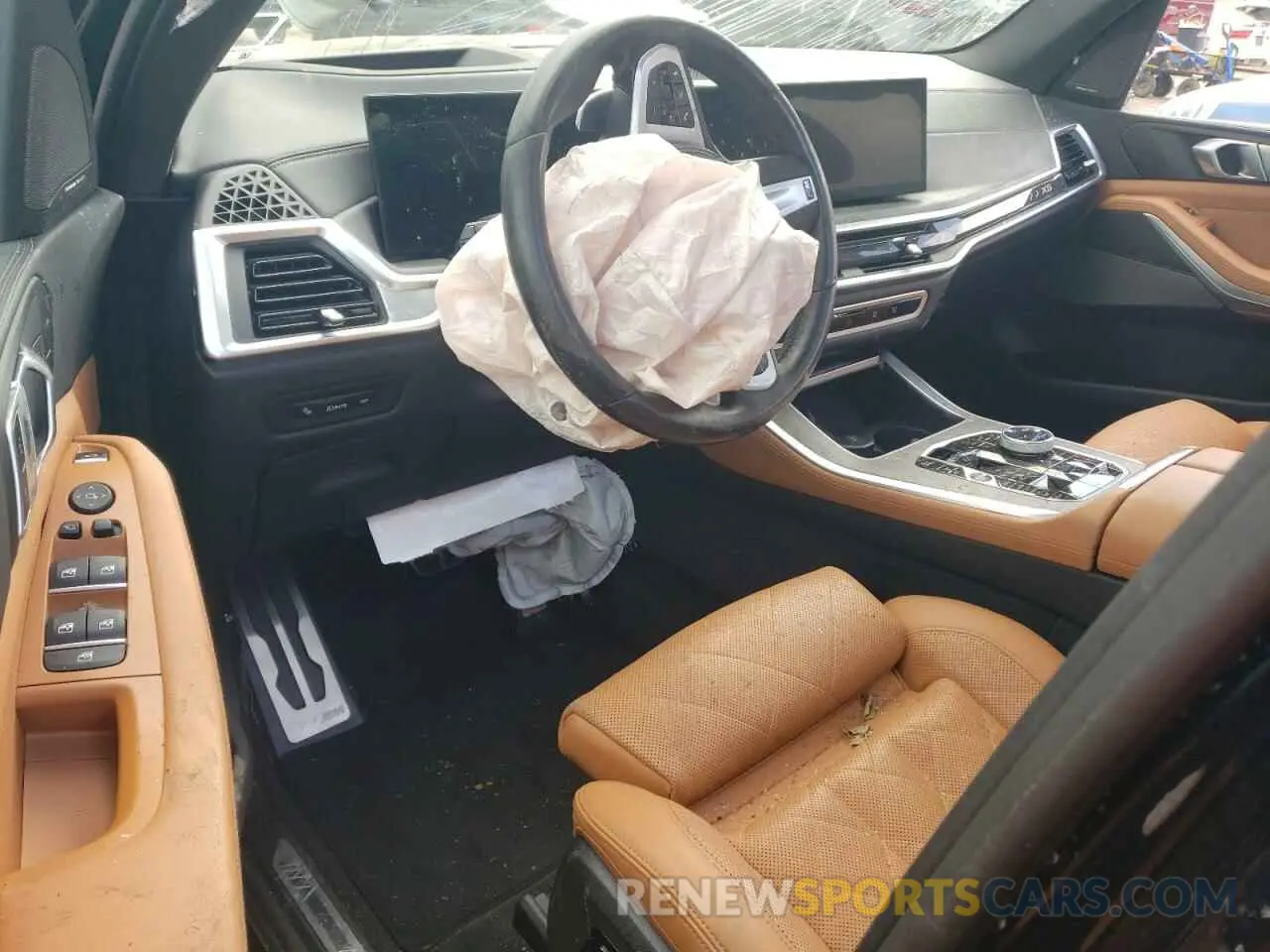 8 Photograph of a damaged car 5UX43EU05R9T10068 BMW X5 2024