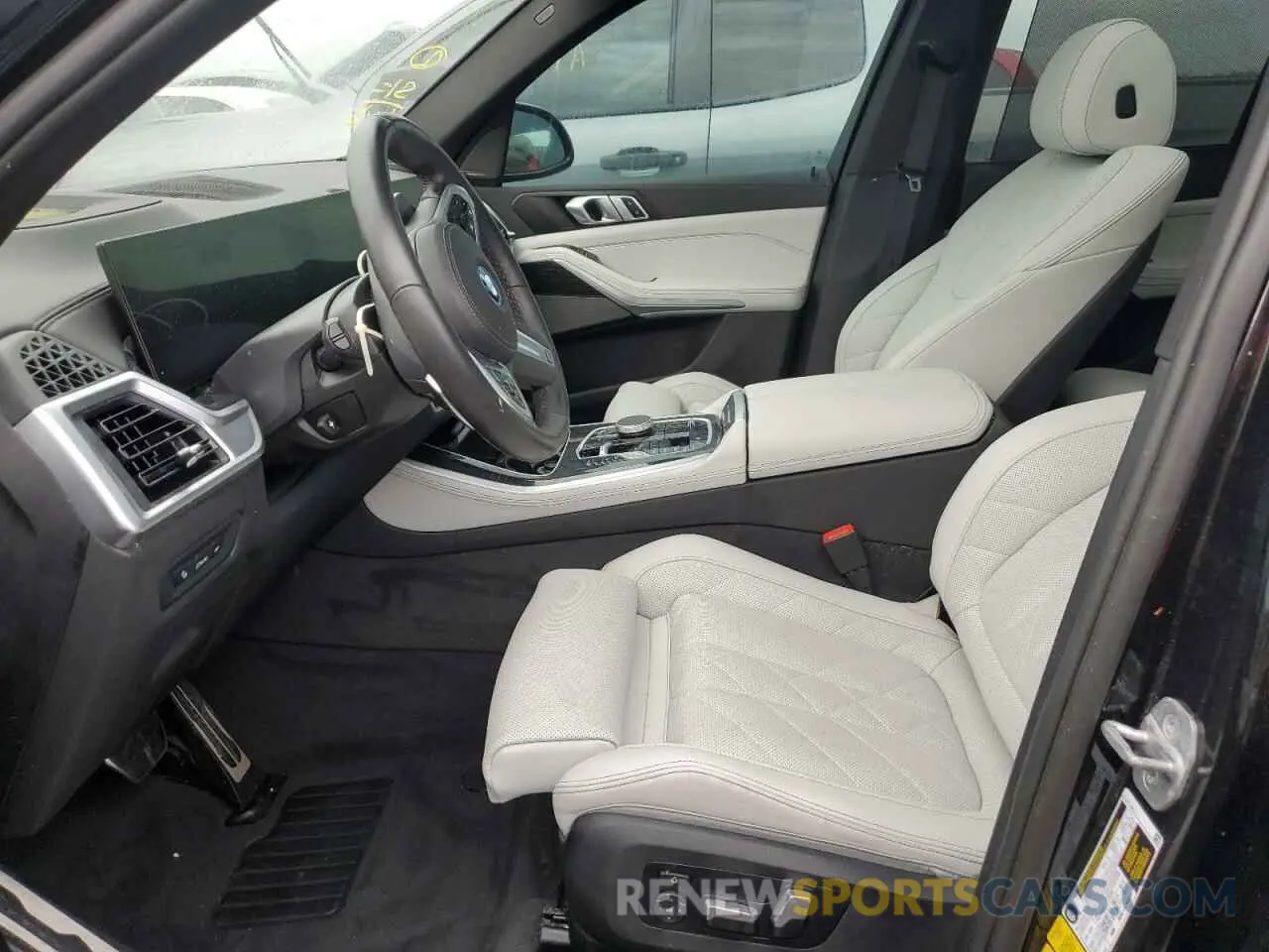 7 Photograph of a damaged car 5UX43EU07R9T58249 BMW X5 2024