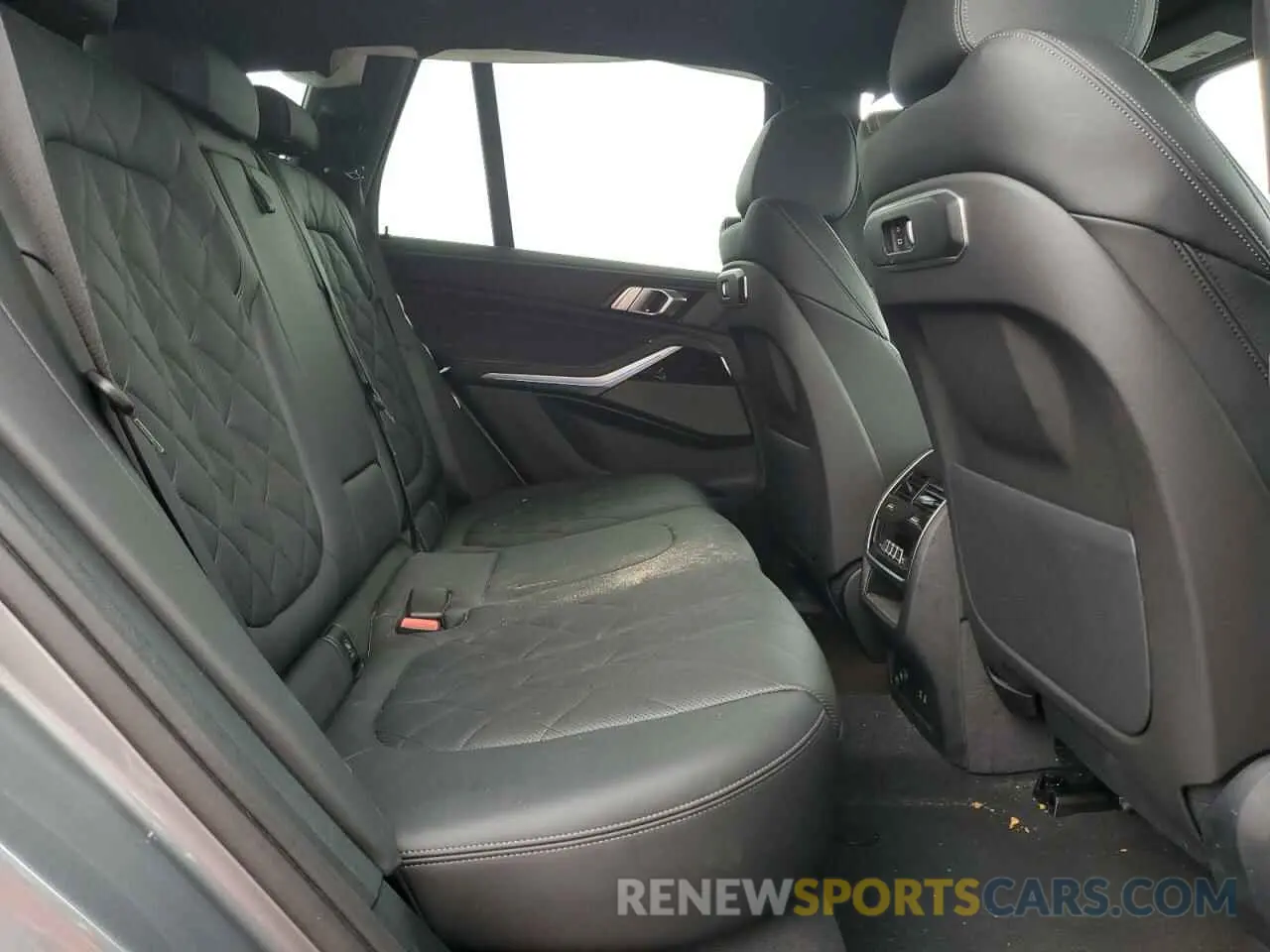 11 Photograph of a damaged car 5UX43EU09R9T80477 BMW X5 2024