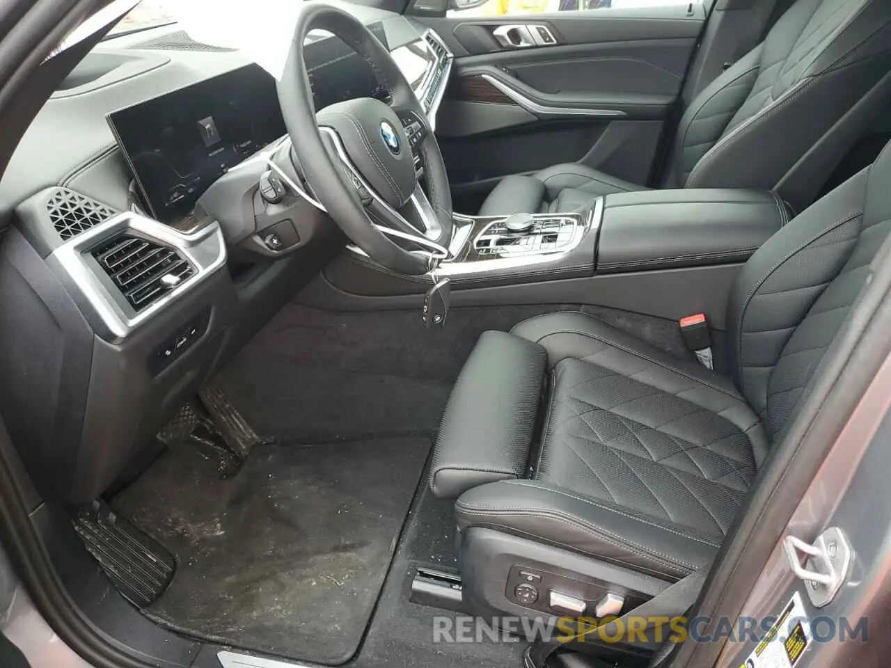 7 Photograph of a damaged car 5UX43EU09R9T80477 BMW X5 2024