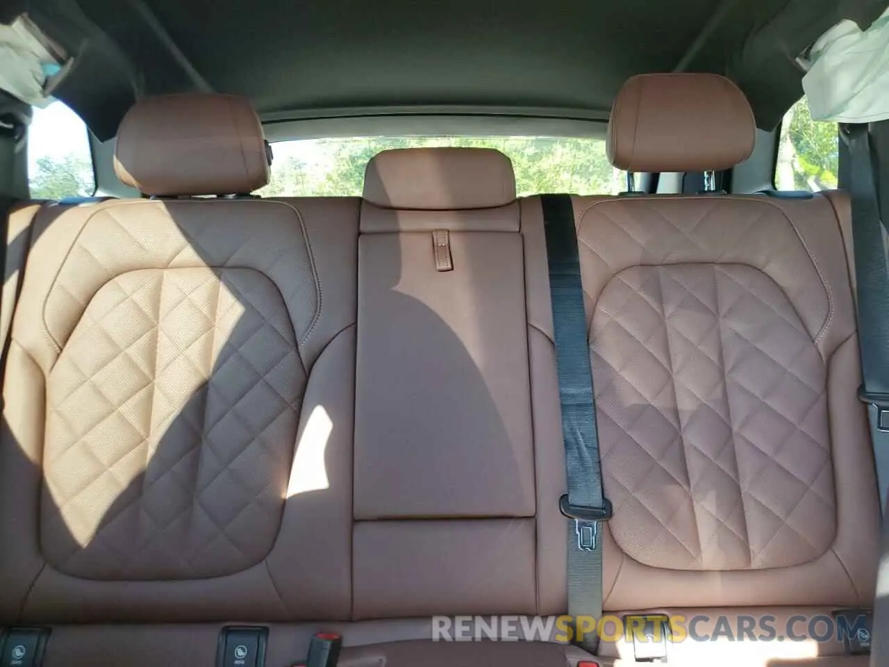 10 Photograph of a damaged car 5UX43EU0XR9T75658 BMW X5 2024