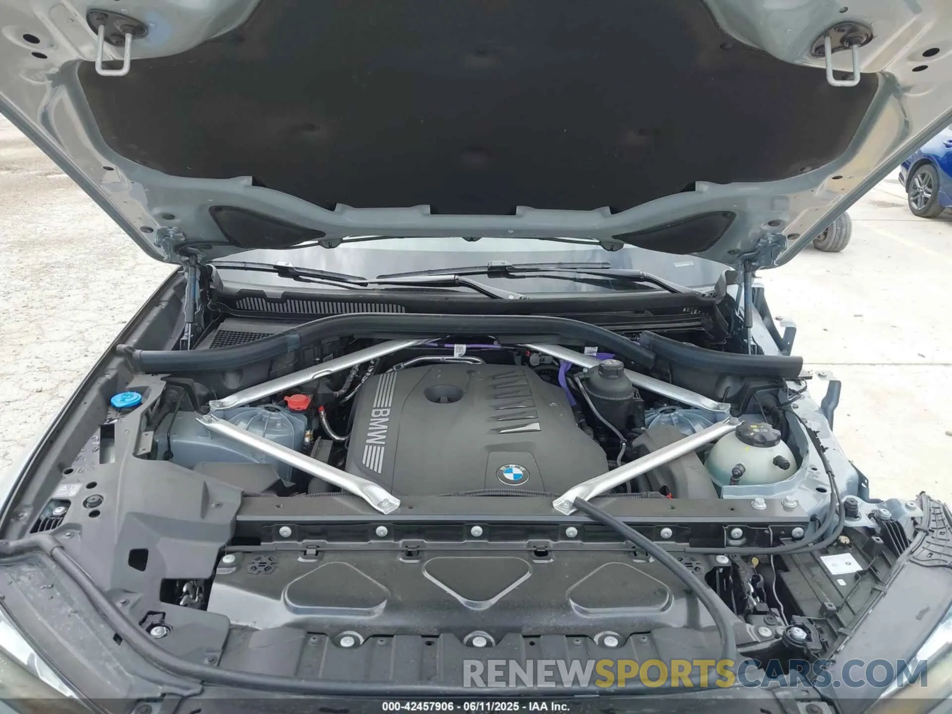 10 Photograph of a damaged car 5UX13EU01S9Y85163 BMW X5 2025