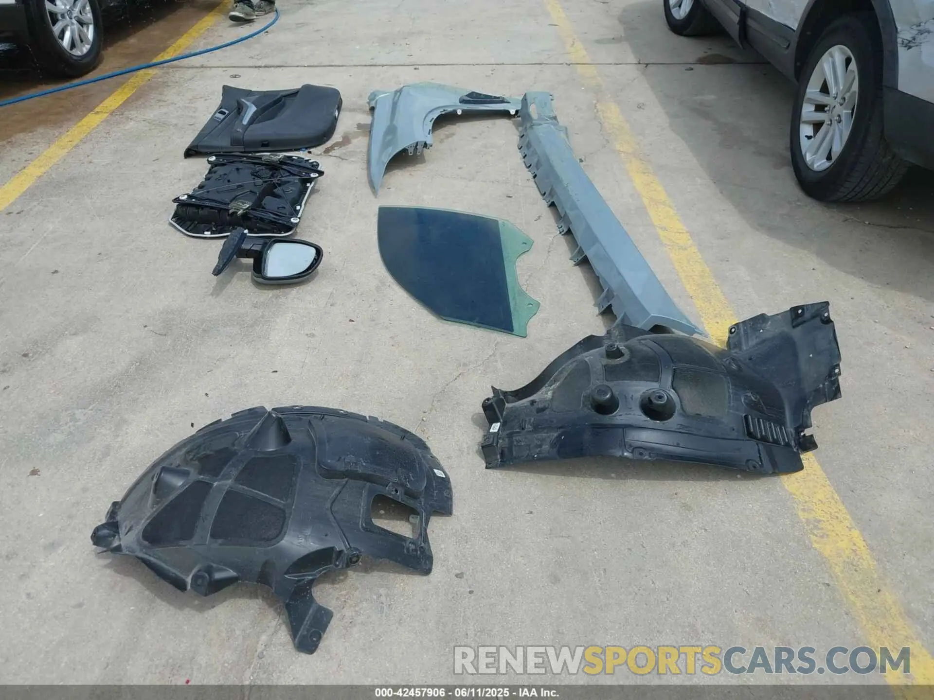 12 Photograph of a damaged car 5UX13EU01S9Y85163 BMW X5 2025