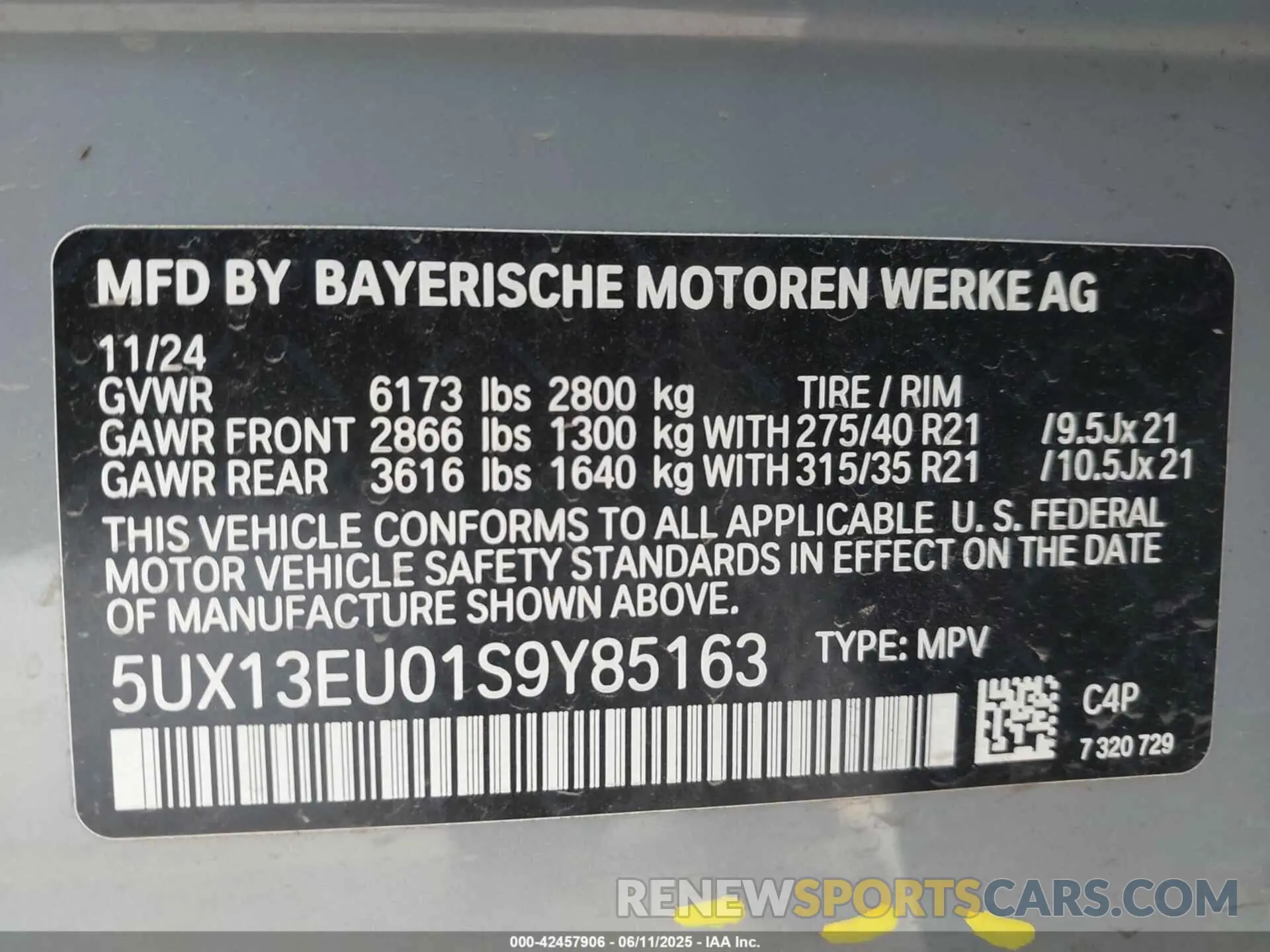 9 Photograph of a damaged car 5UX13EU01S9Y85163 BMW X5 2025
