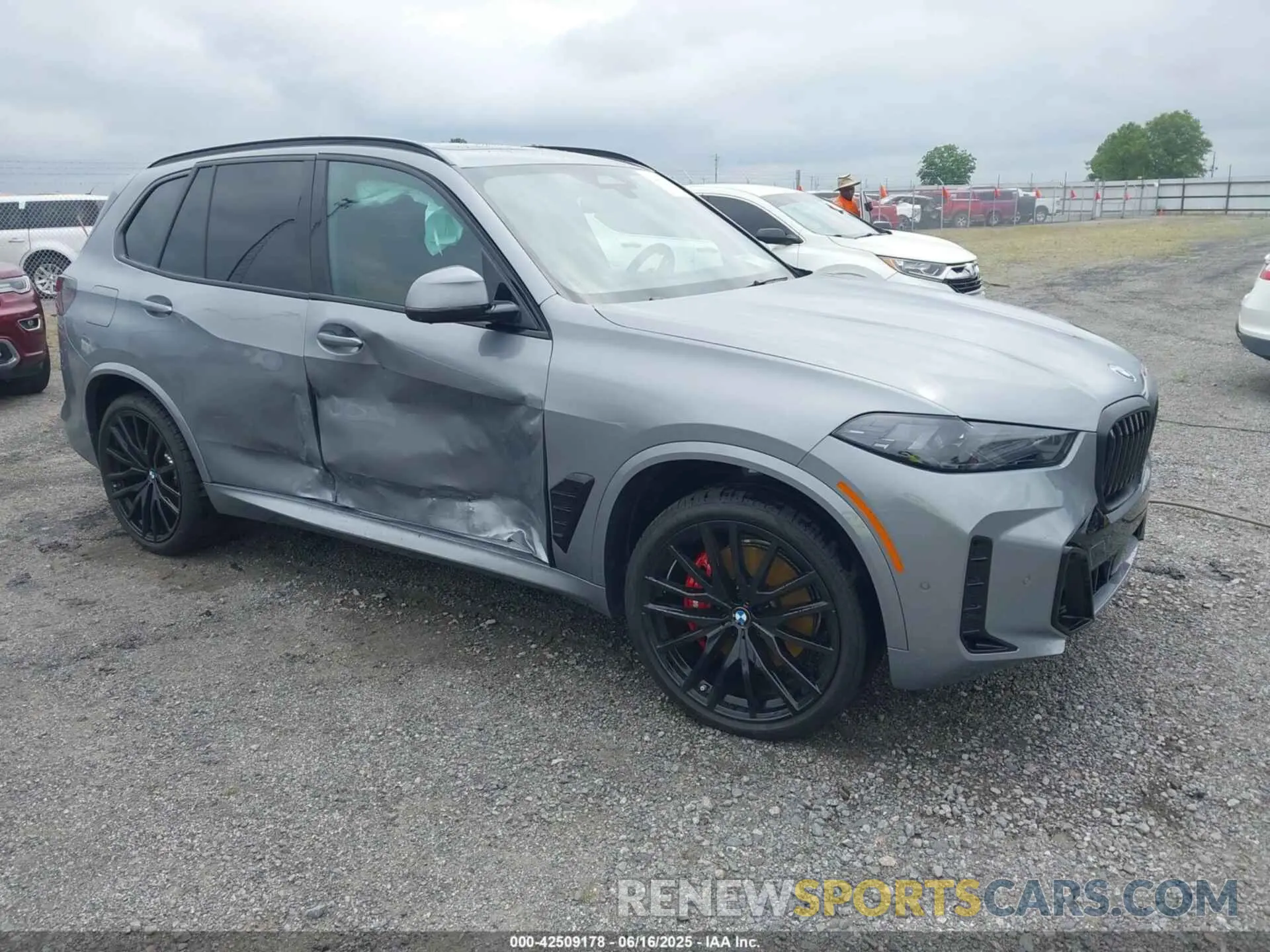 1 Photograph of a damaged car 5UX13EU02S9Y75337 BMW X5 2025
