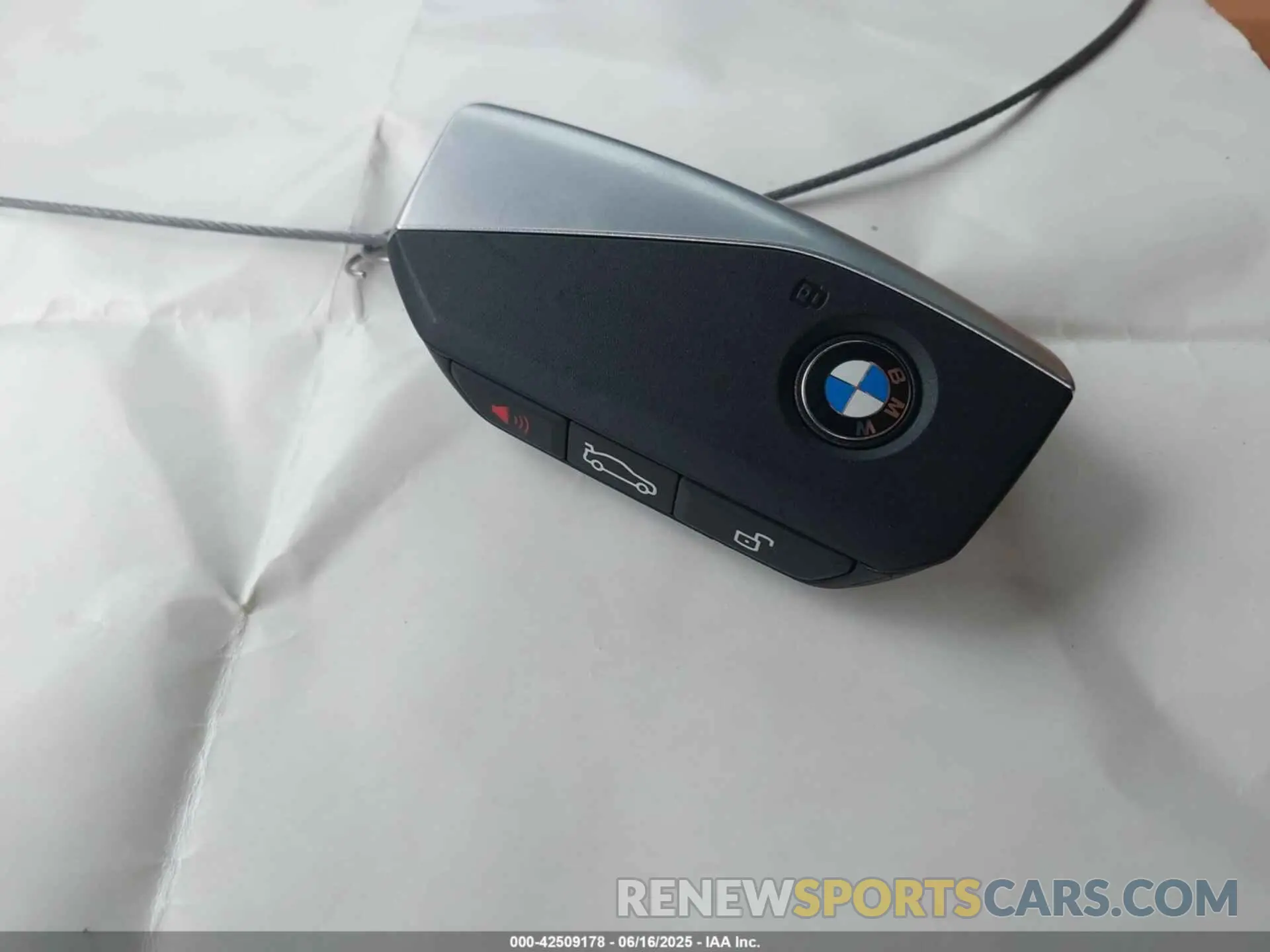 11 Photograph of a damaged car 5UX13EU02S9Y75337 BMW X5 2025
