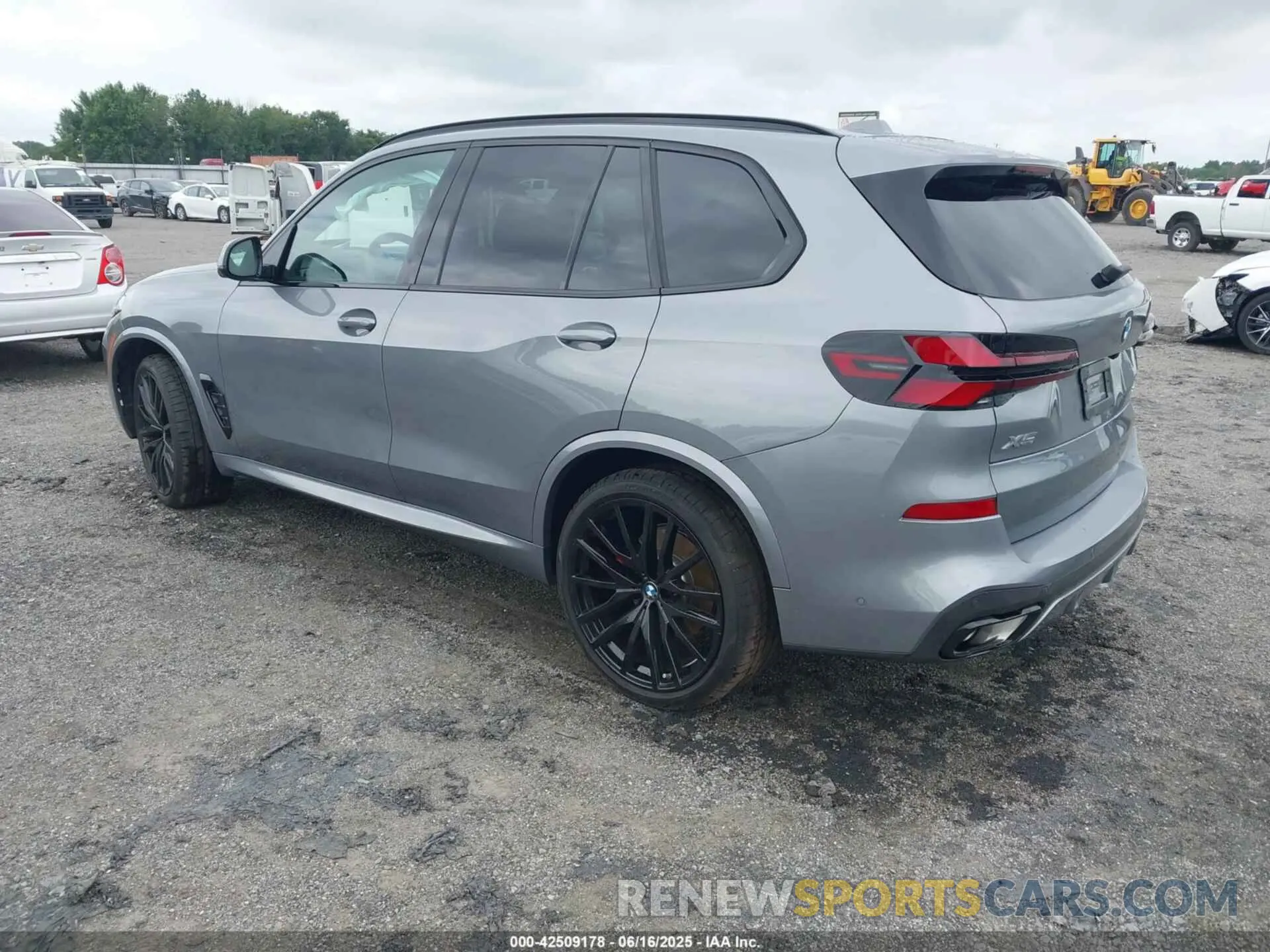 3 Photograph of a damaged car 5UX13EU02S9Y75337 BMW X5 2025