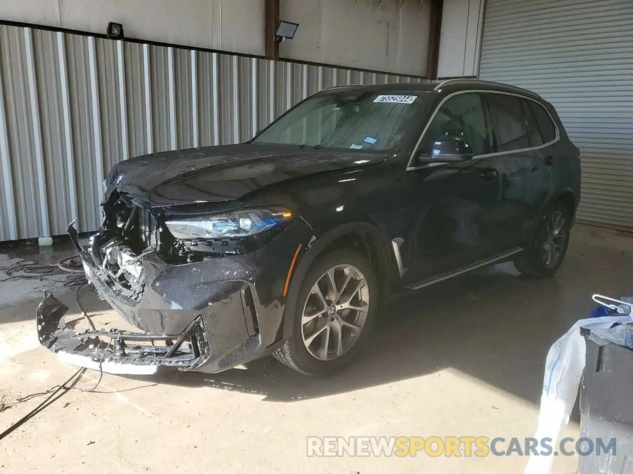 1 Photograph of a damaged car 5UX13EU04S9W30846 BMW X5 2025