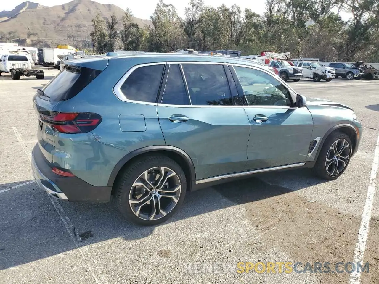 3 Photograph of a damaged car 5UX13EU04S9W39305 BMW X5 2025