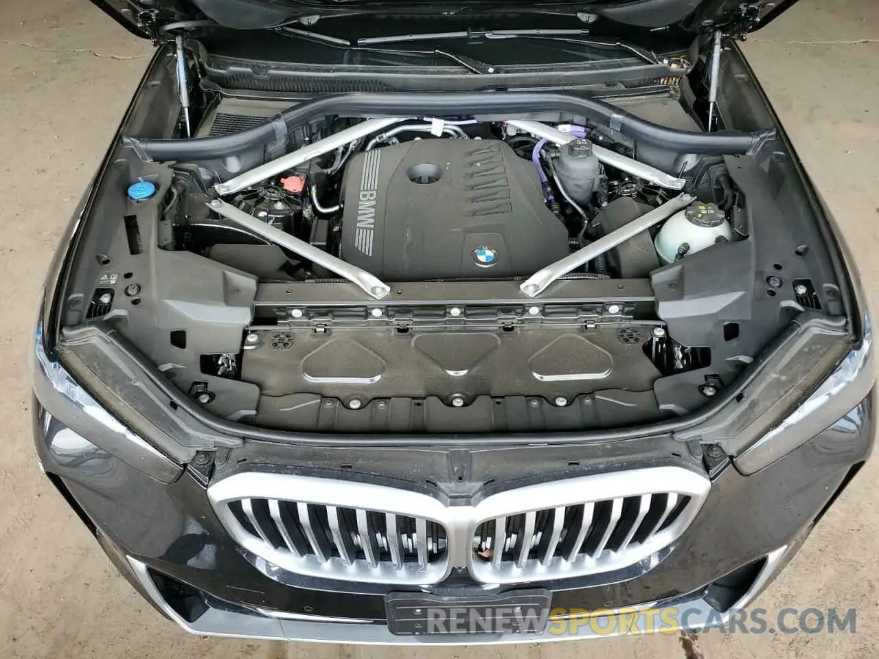 13 Photograph of a damaged car 5UX13EU05S9W65198 BMW X5 2025
