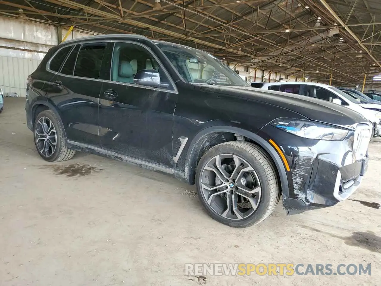 4 Photograph of a damaged car 5UX13EU05S9W65198 BMW X5 2025
