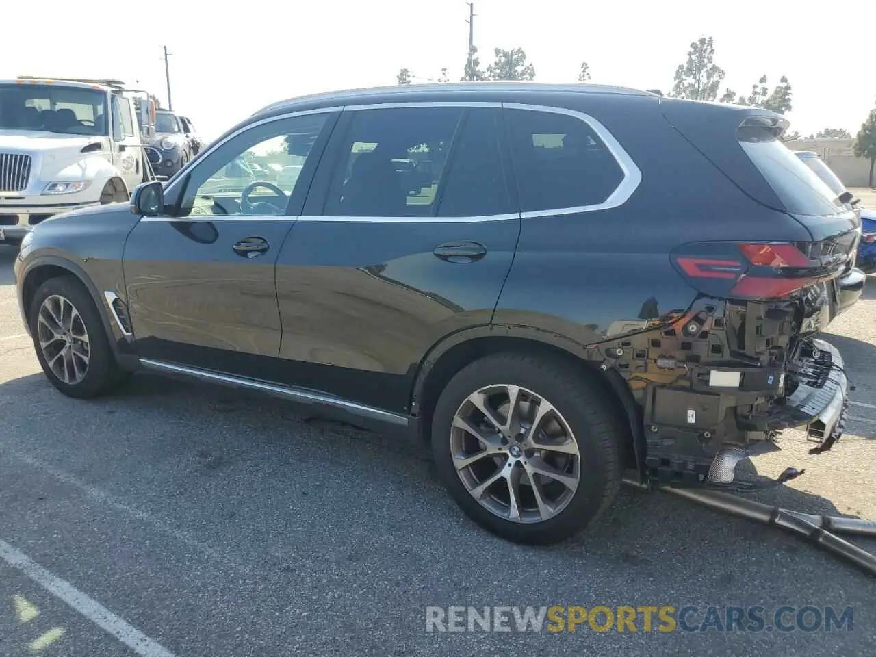 2 Photograph of a damaged car 5UX13EU05S9W82678 BMW X5 2025
