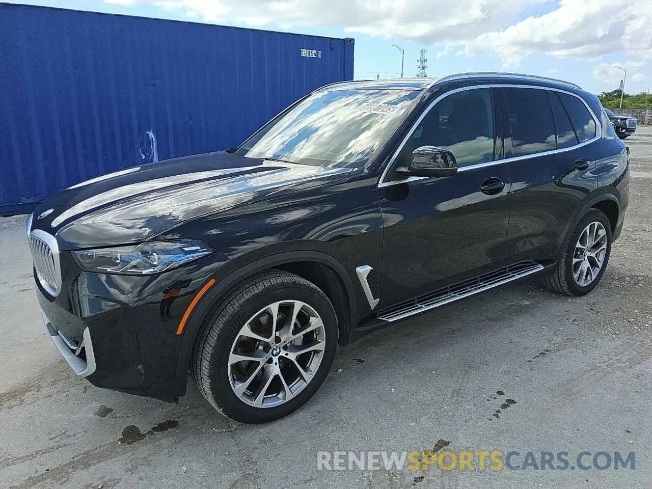 1 Photograph of a damaged car 5UX13EU05S9X27974 BMW X5 2025