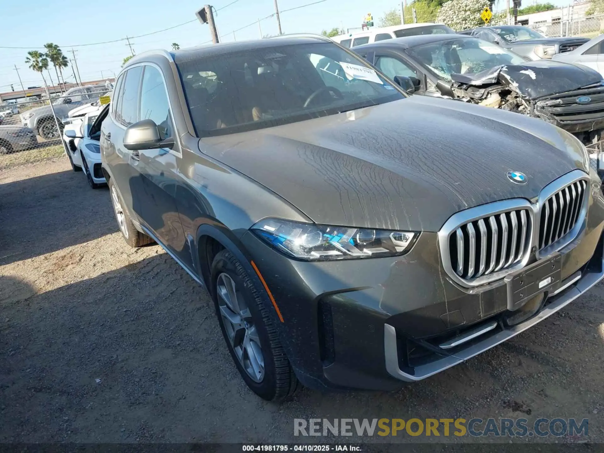 1 Photograph of a damaged car 5UX13EU05S9X56651 BMW X5 2025