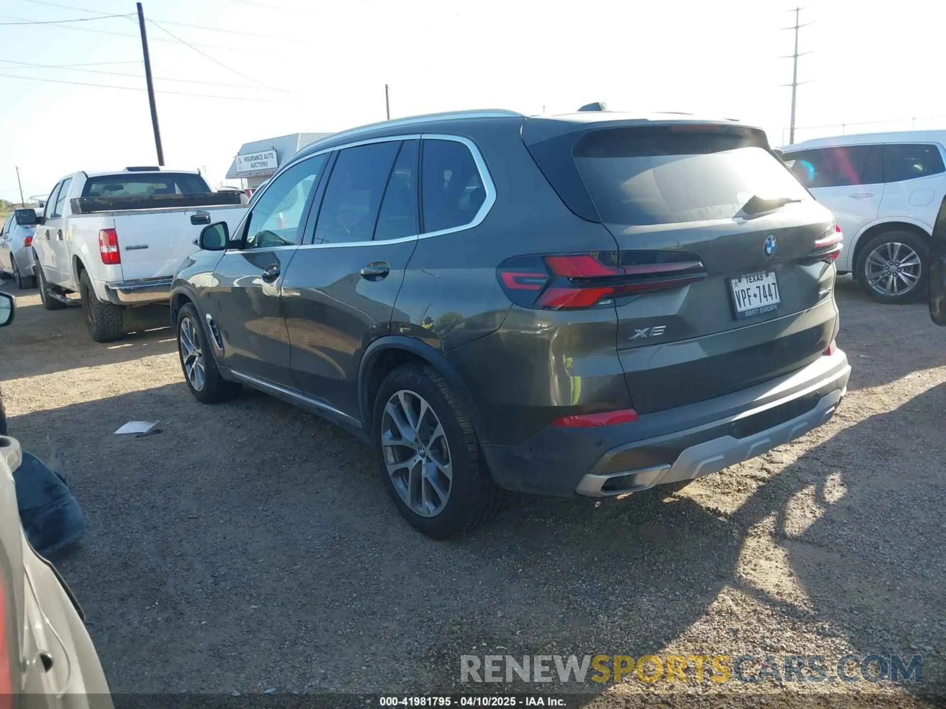 3 Photograph of a damaged car 5UX13EU05S9X56651 BMW X5 2025