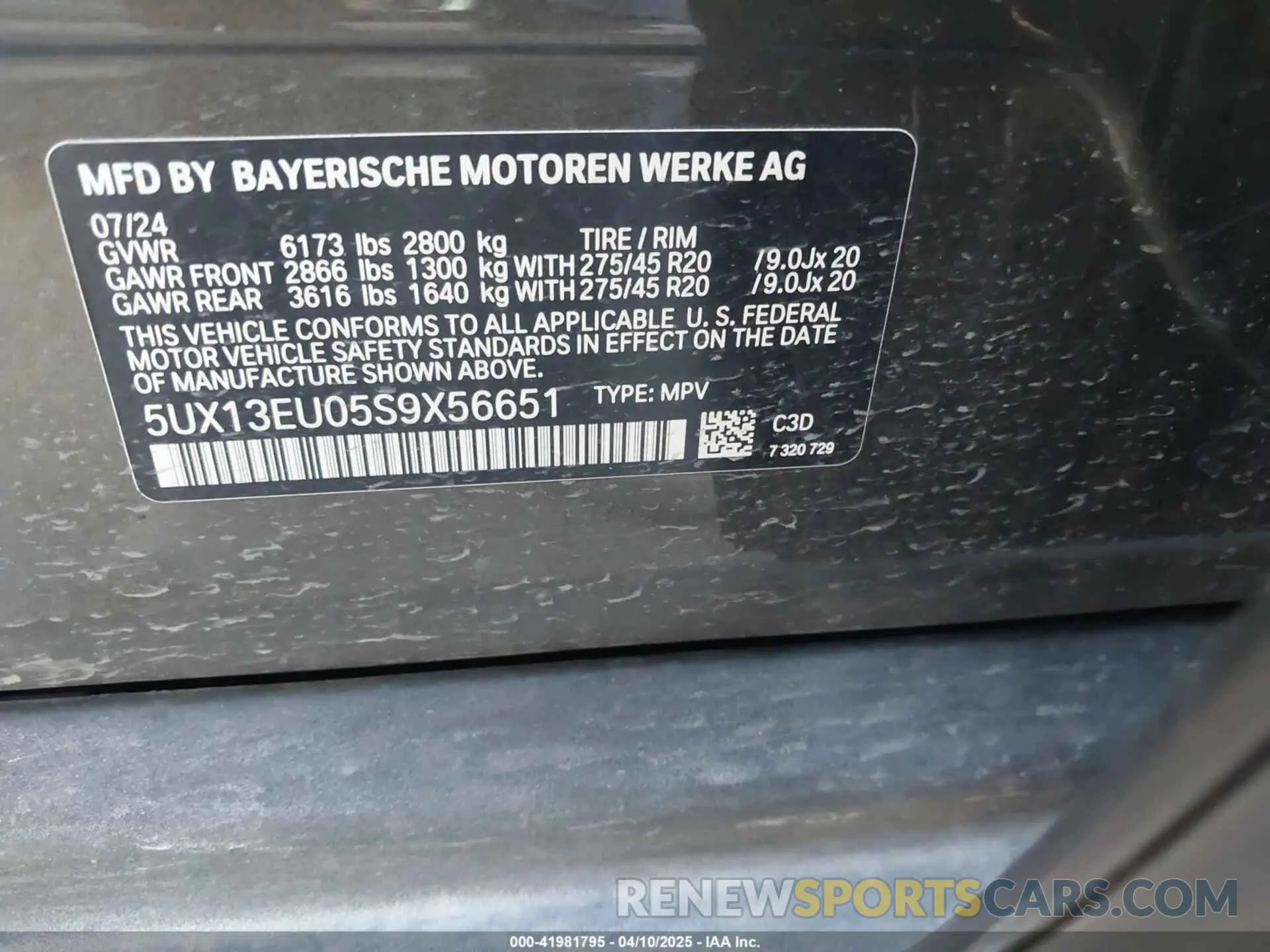 9 Photograph of a damaged car 5UX13EU05S9X56651 BMW X5 2025