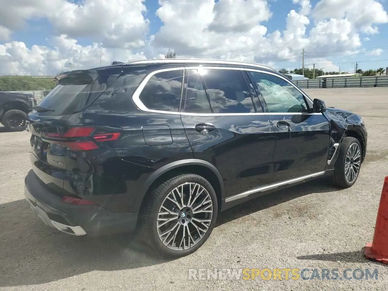 3 Photograph of a damaged car 5UX13EU06S9W39838 BMW X5 2025