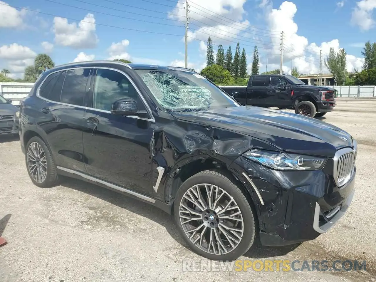4 Photograph of a damaged car 5UX13EU06S9W39838 BMW X5 2025