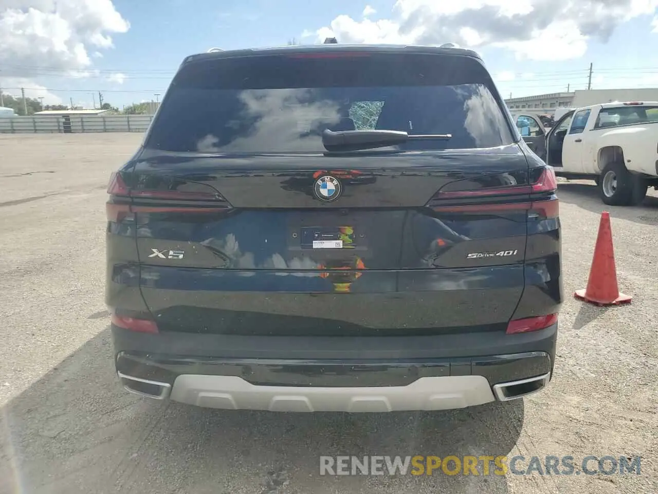 6 Photograph of a damaged car 5UX13EU06S9W39838 BMW X5 2025