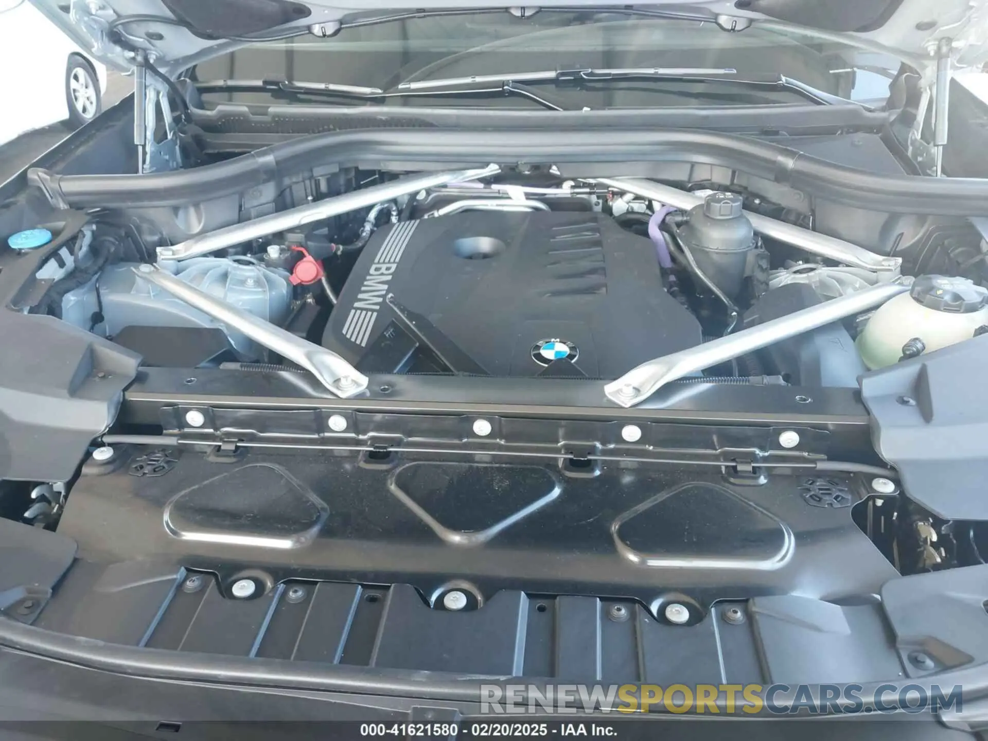 10 Photograph of a damaged car 5UX13EU06S9Y55088 BMW X5 2025