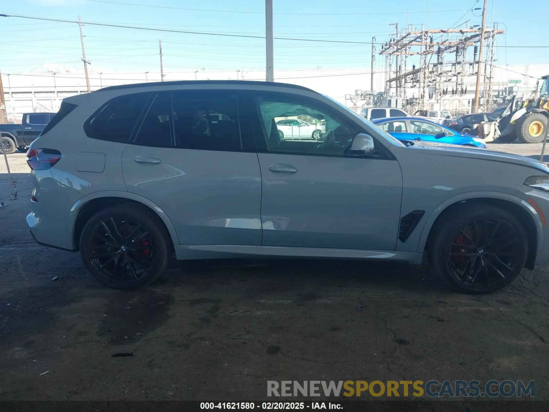 13 Photograph of a damaged car 5UX13EU06S9Y55088 BMW X5 2025