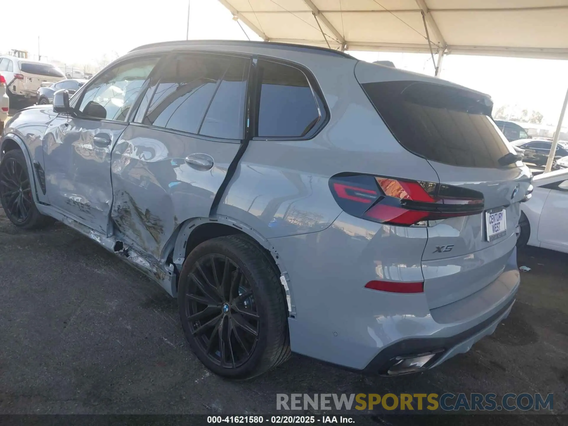 3 Photograph of a damaged car 5UX13EU06S9Y55088 BMW X5 2025