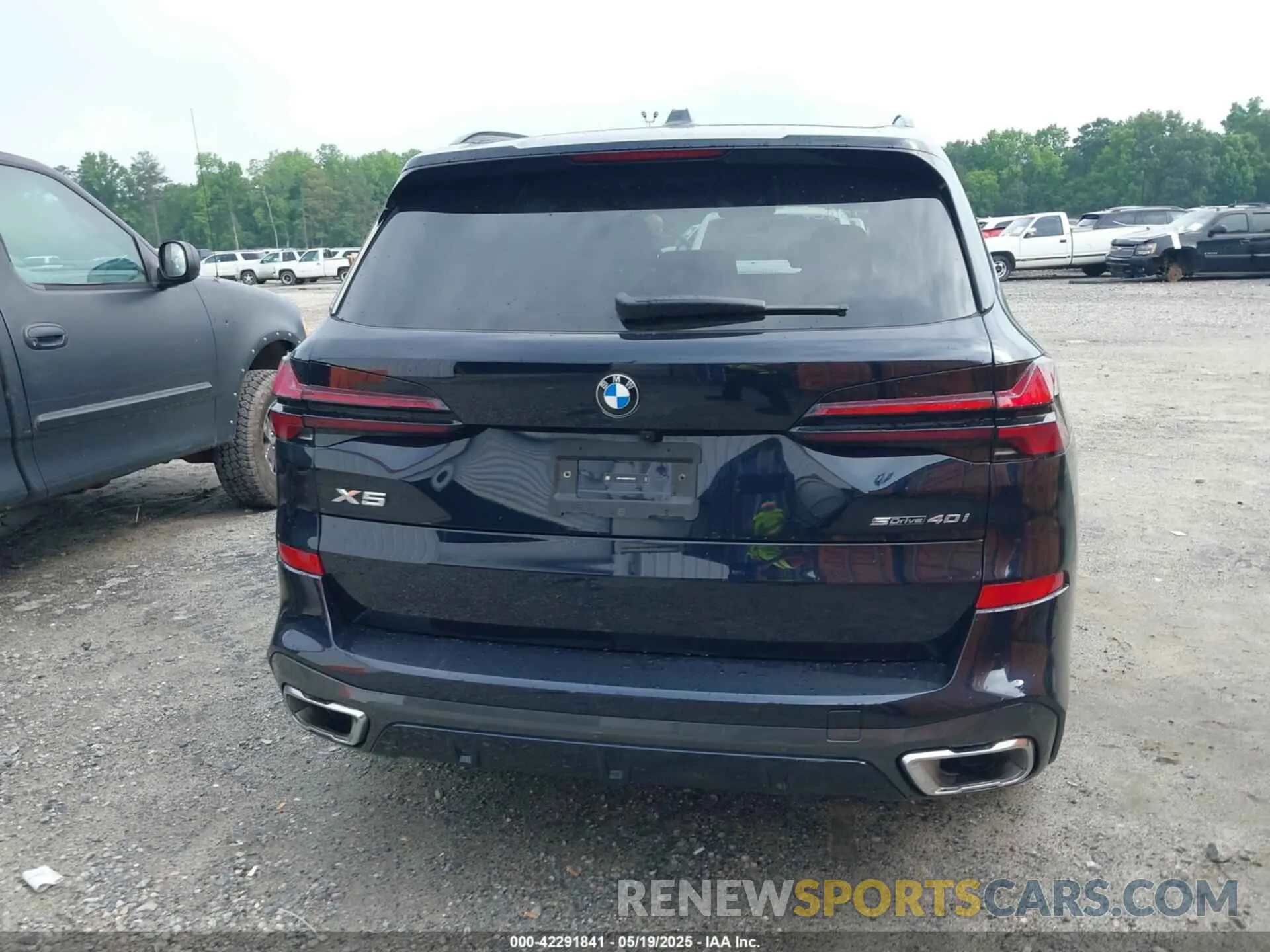 16 Photograph of a damaged car 5UX13EU06S9Y93937 BMW X5 2025