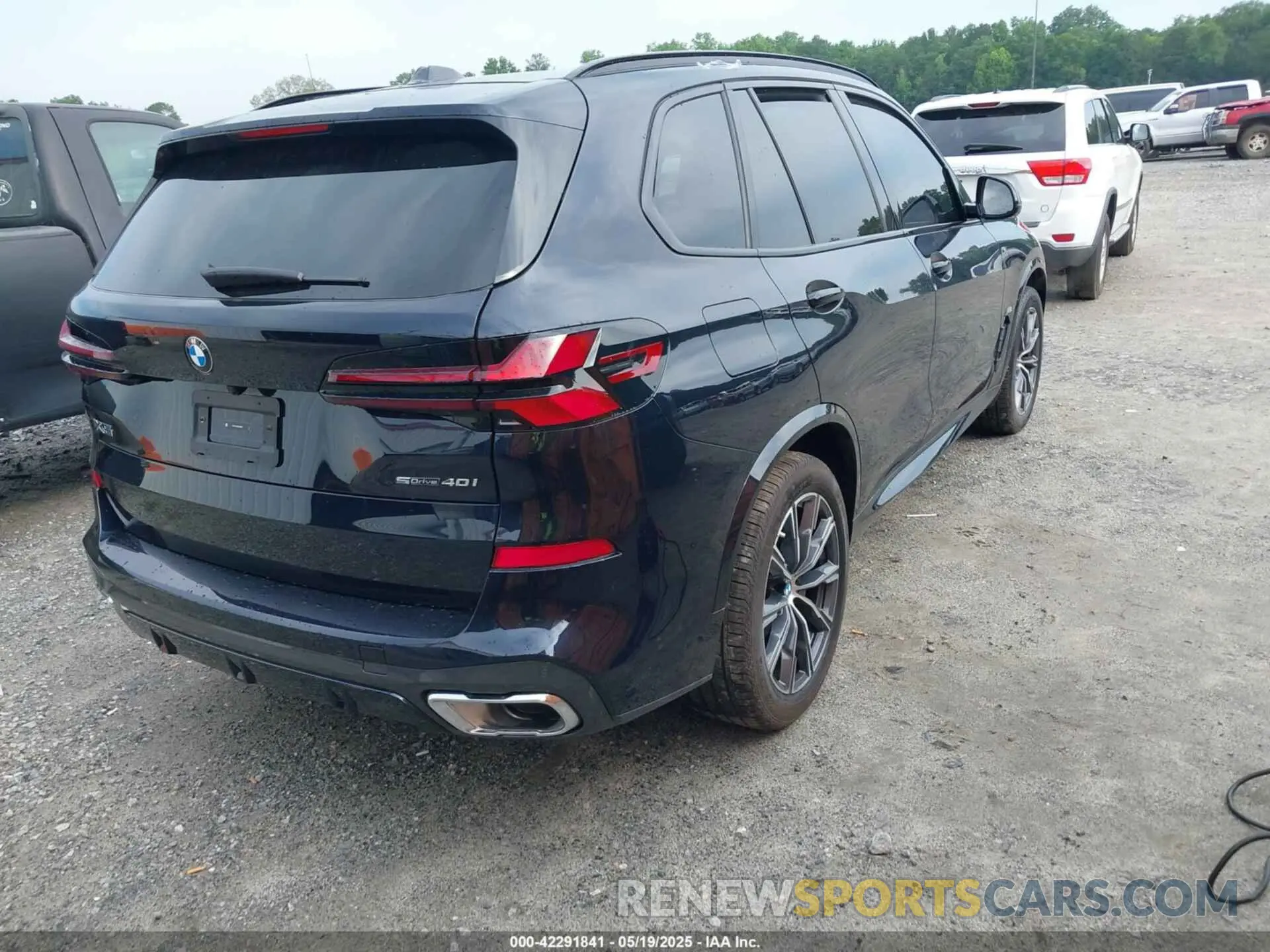4 Photograph of a damaged car 5UX13EU06S9Y93937 BMW X5 2025