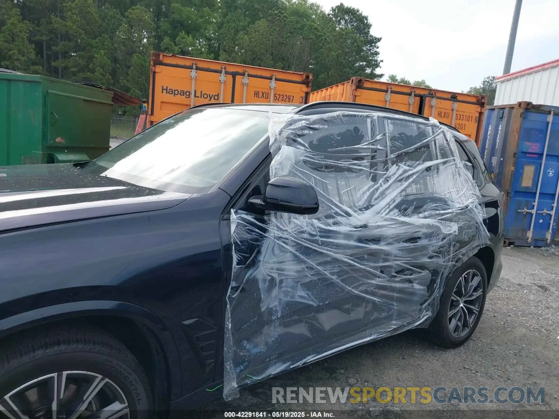 6 Photograph of a damaged car 5UX13EU06S9Y93937 BMW X5 2025
