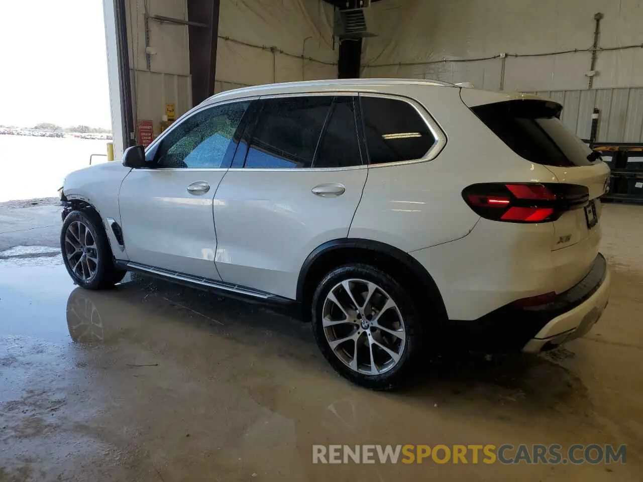 2 Photograph of a damaged car 5UX13EU07S9W29951 BMW X5 2025