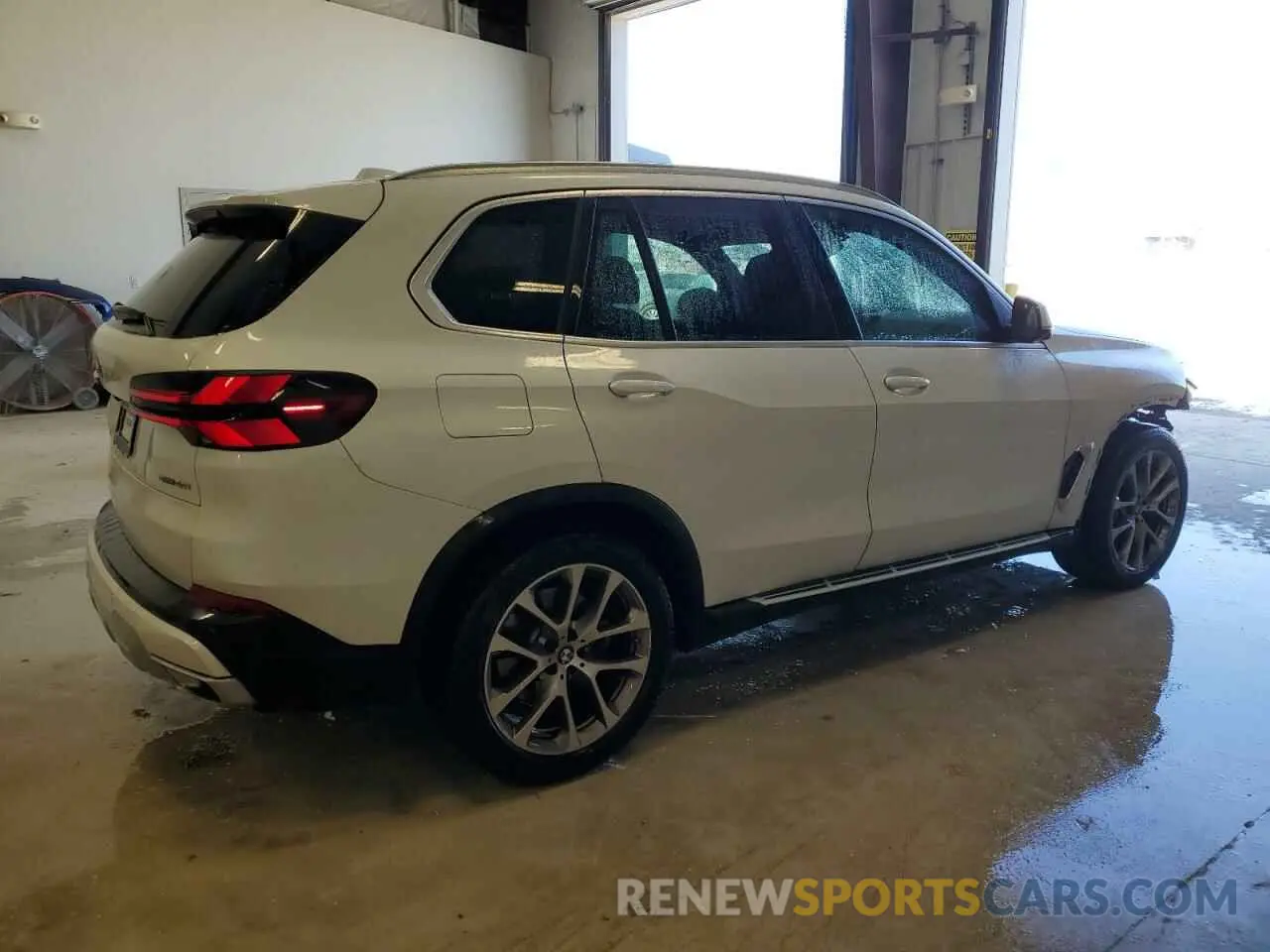 3 Photograph of a damaged car 5UX13EU07S9W29951 BMW X5 2025