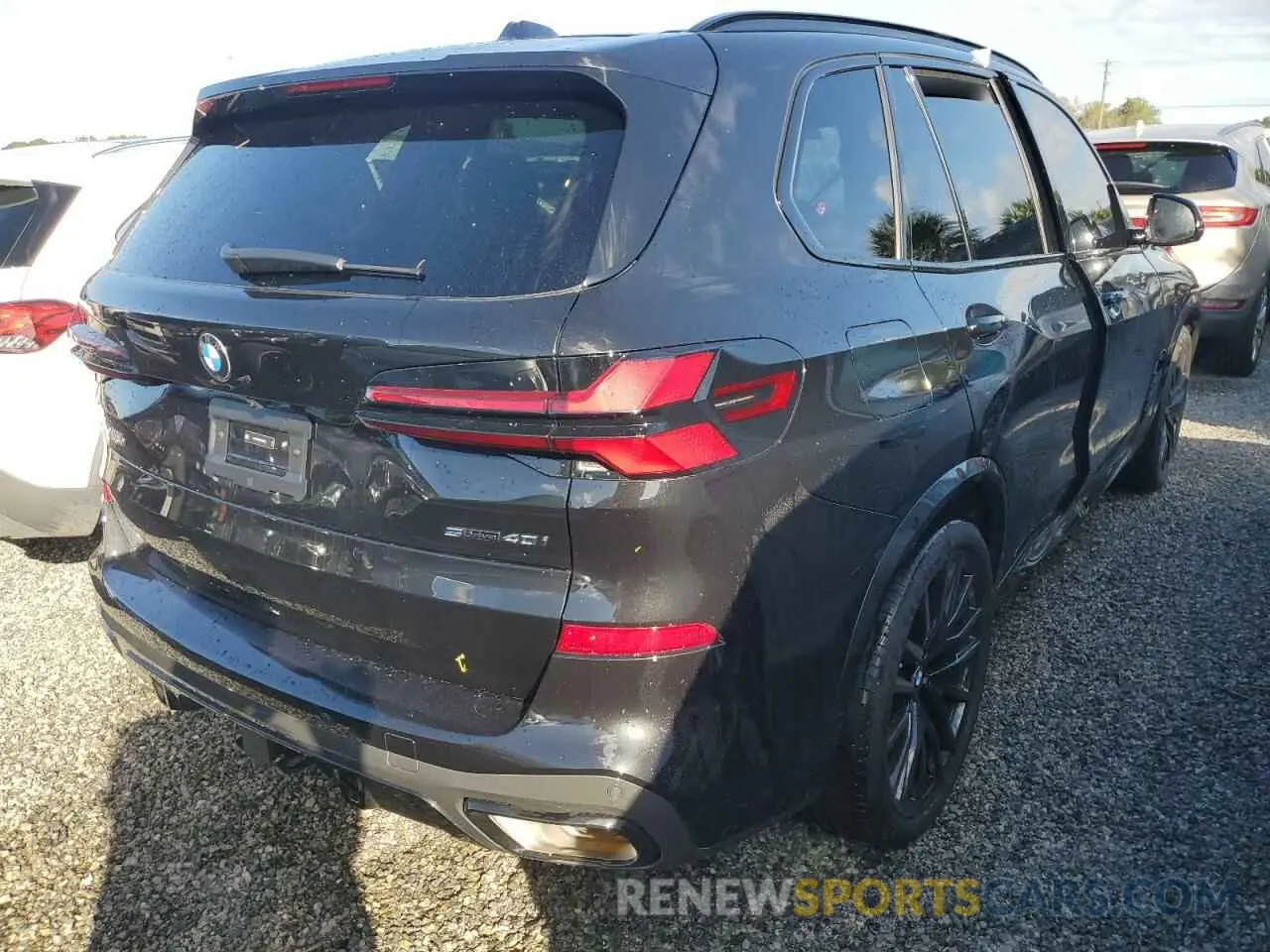 3 Photograph of a damaged car 5UX13EU07S9W30890 BMW X5 2025