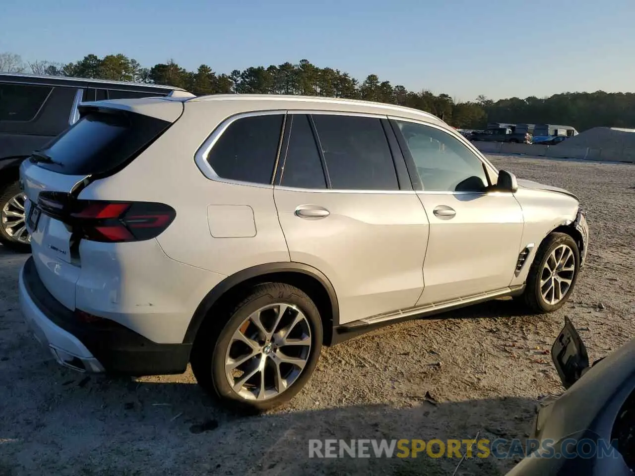 3 Photograph of a damaged car 5UX13EU08S9W29831 BMW X5 2025