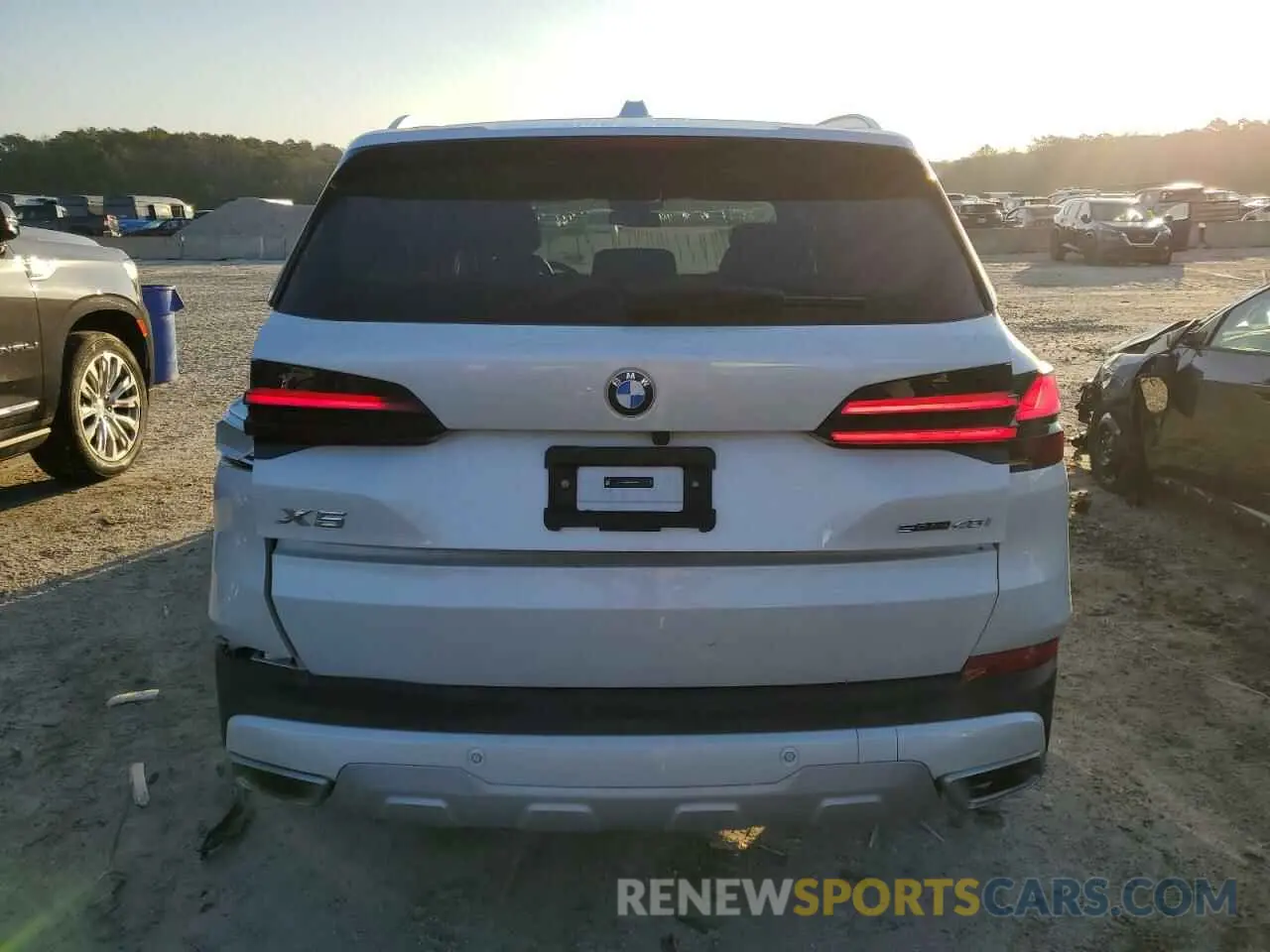 6 Photograph of a damaged car 5UX13EU08S9W29831 BMW X5 2025