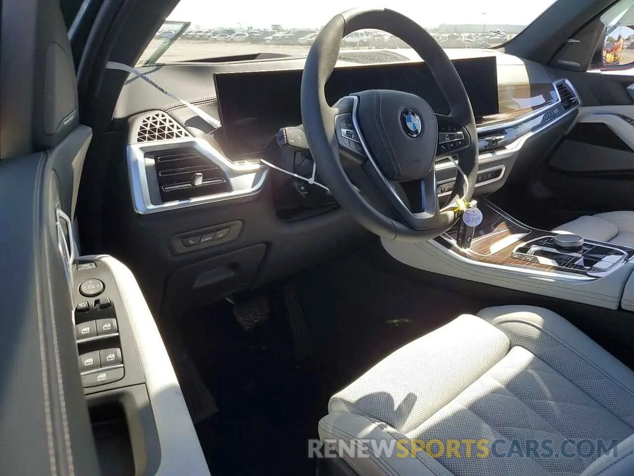 8 Photograph of a damaged car 5UX13EU08S9Z03786 BMW X5 2025