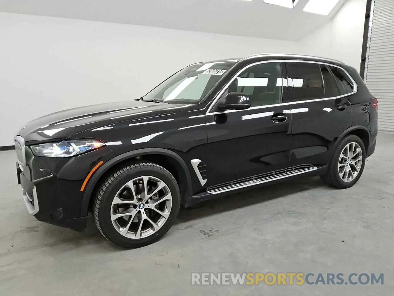 1 Photograph of a damaged car 5UX13EU0XS9W28437 BMW X5 2025