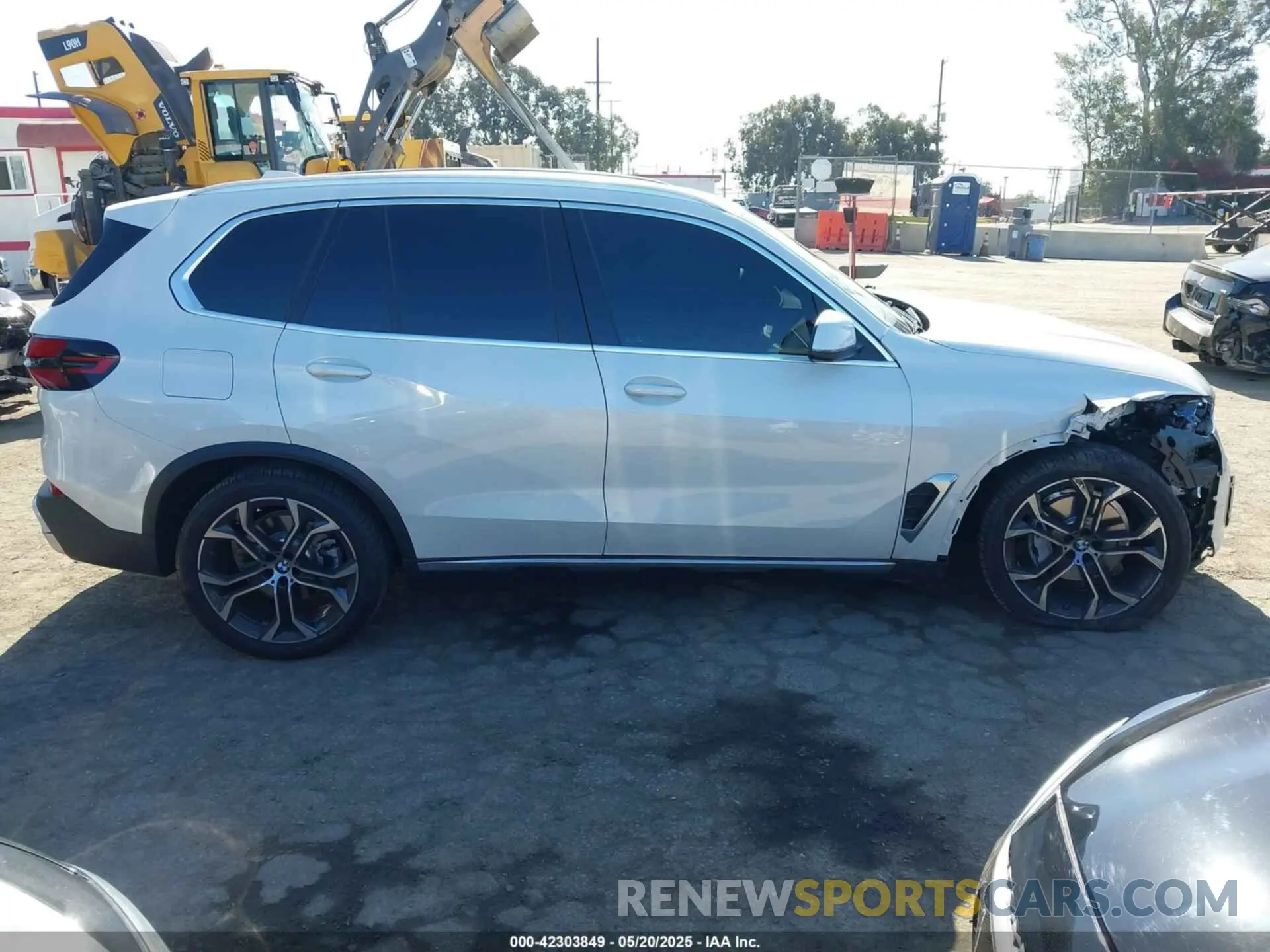 13 Photograph of a damaged car 5UX13EU0XS9W77167 BMW X5 2025
