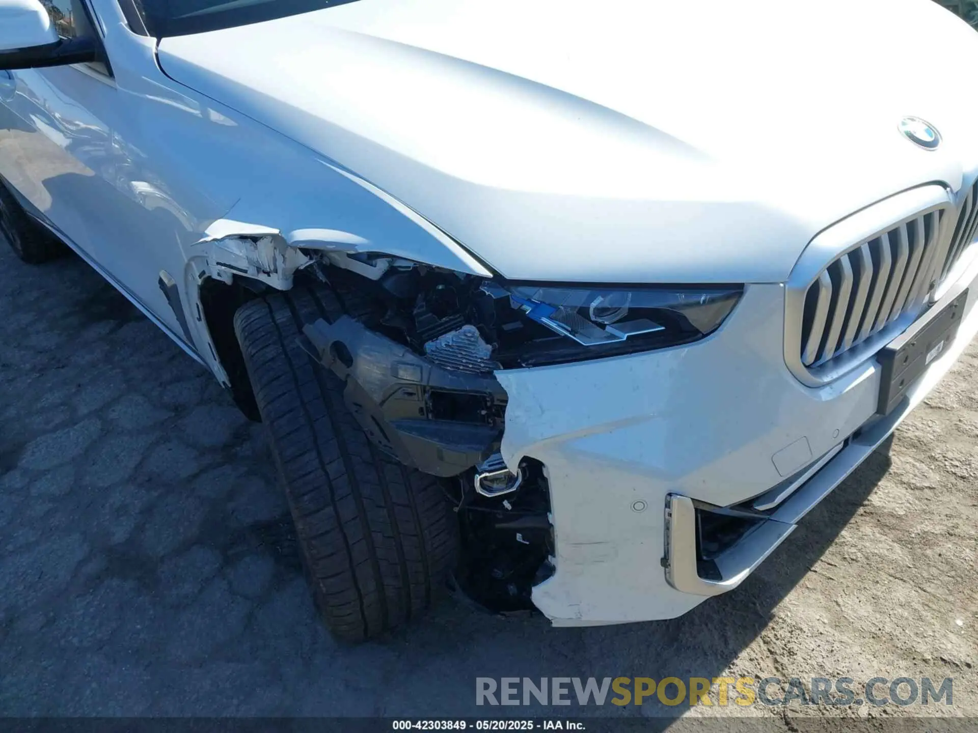 6 Photograph of a damaged car 5UX13EU0XS9W77167 BMW X5 2025