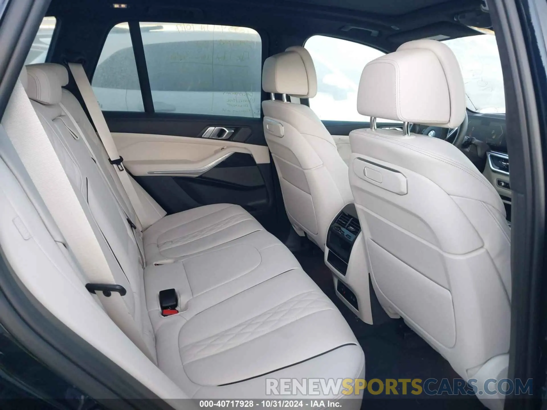 8 Photograph of a damaged car 5UX23EU00S9W85654 BMW X5 2025