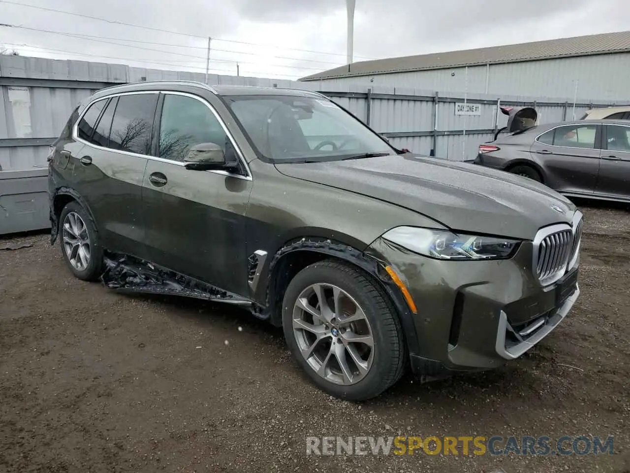 4 Photograph of a damaged car 5UX23EU00S9X76732 BMW X5 2025