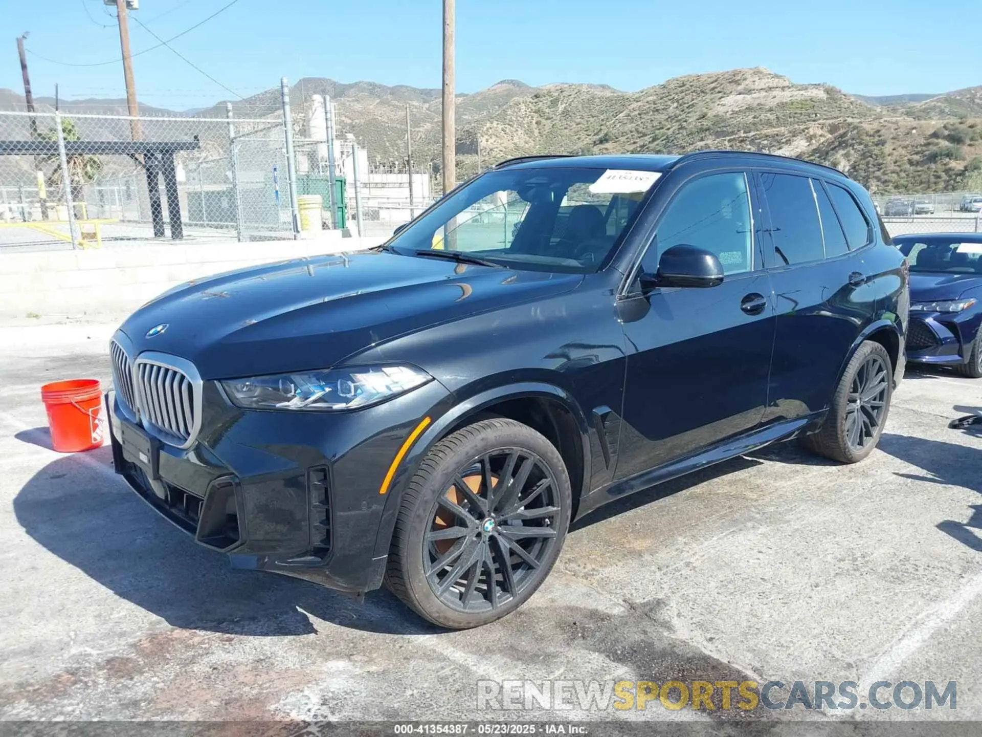 2 Photograph of a damaged car 5UX23EU00S9Y71257 BMW X5 2025