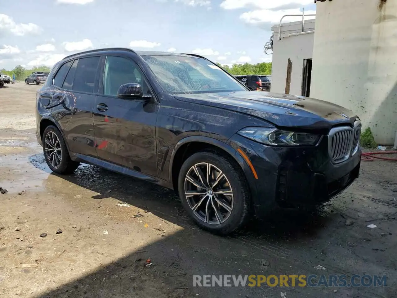 4 Photograph of a damaged car 5UX23EU00S9Z40030 BMW X5 2025