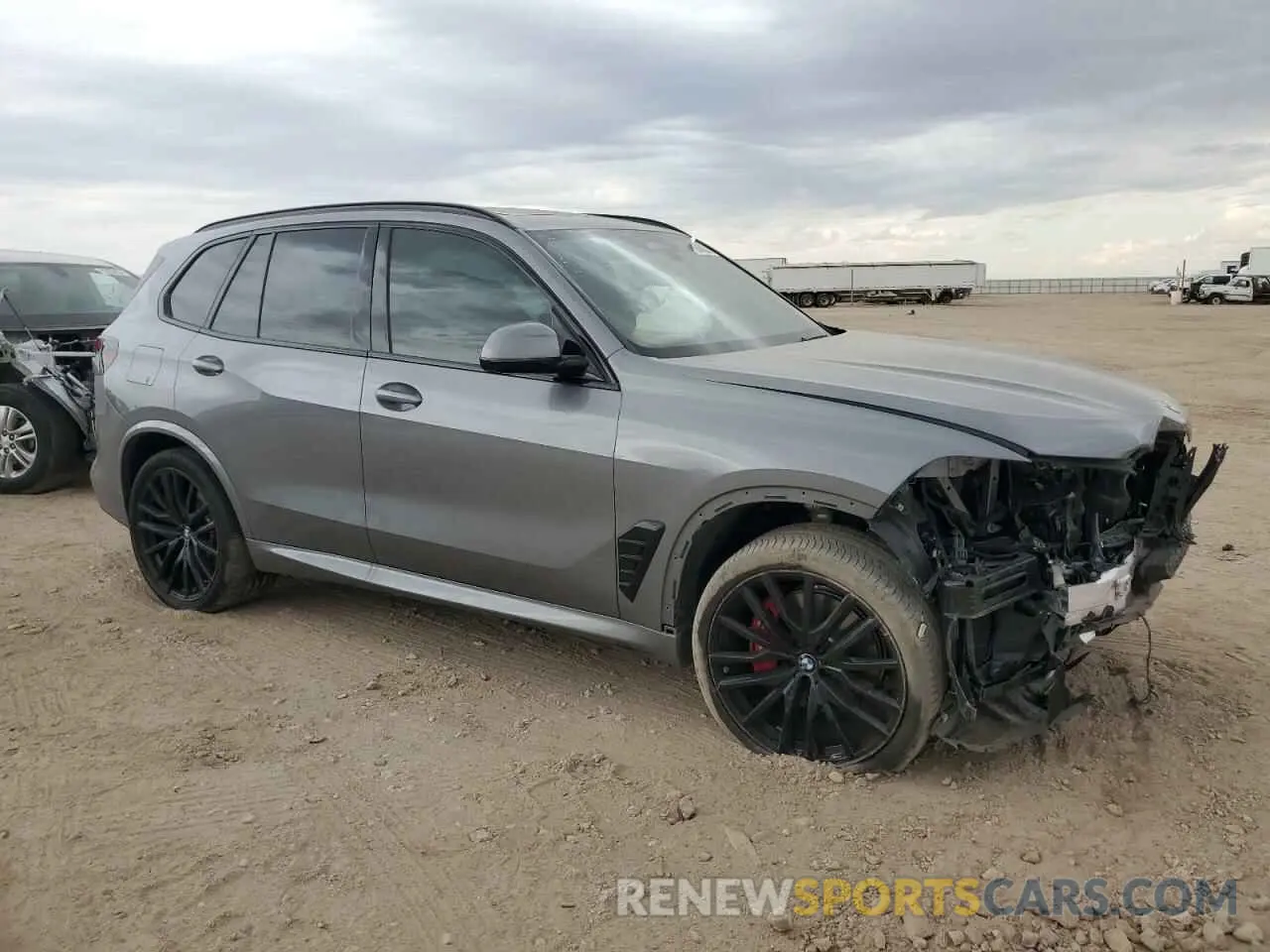 4 Photograph of a damaged car 5UX23EU01S9W51240 BMW X5 2025