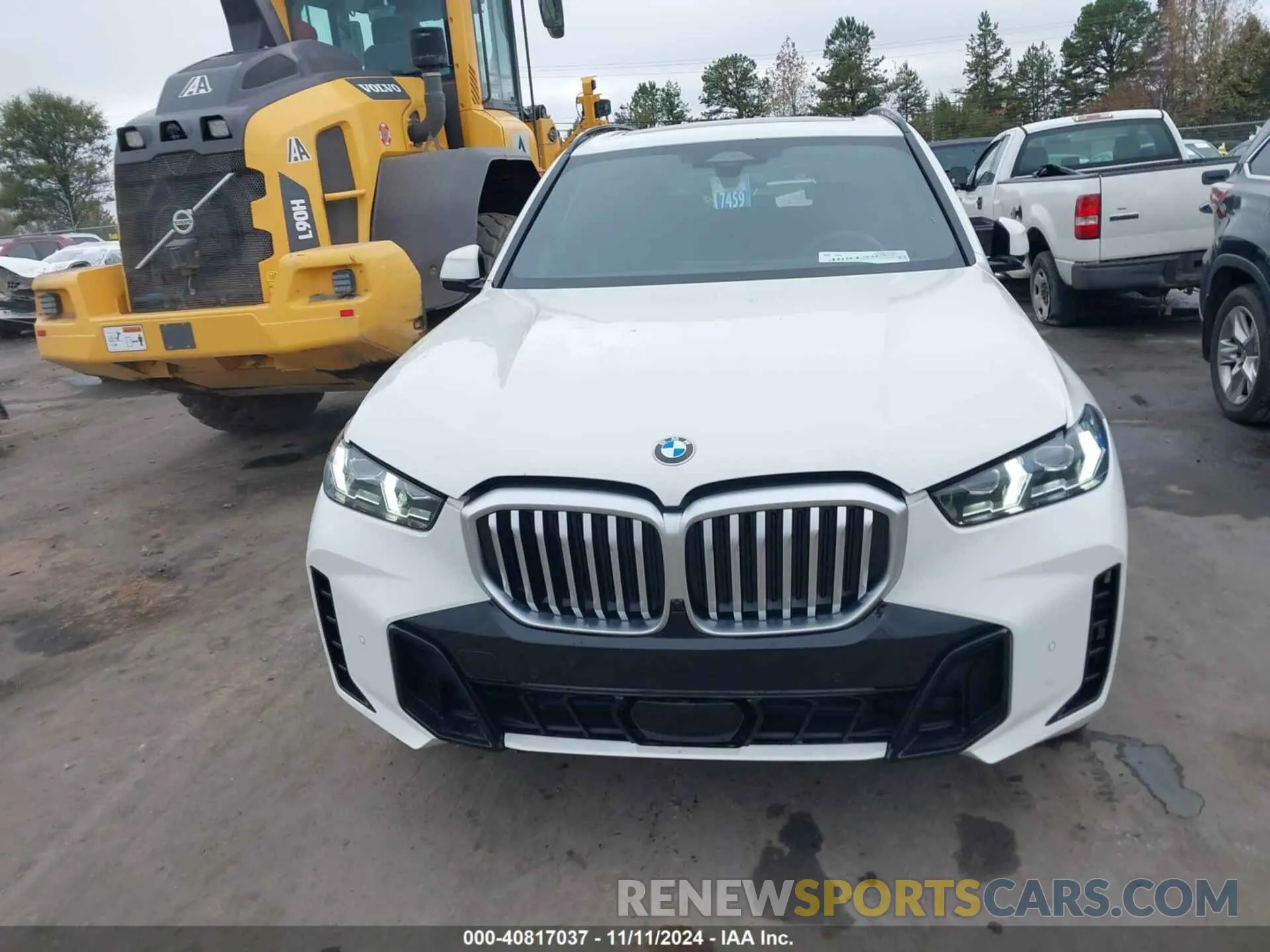 12 Photograph of a damaged car 5UX23EU01S9X79168 BMW X5 2025
