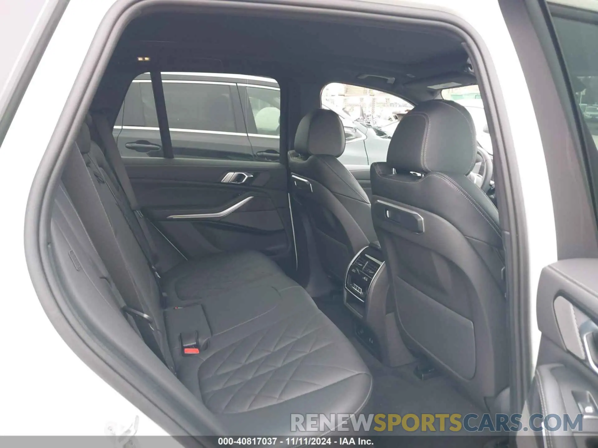 8 Photograph of a damaged car 5UX23EU01S9X79168 BMW X5 2025