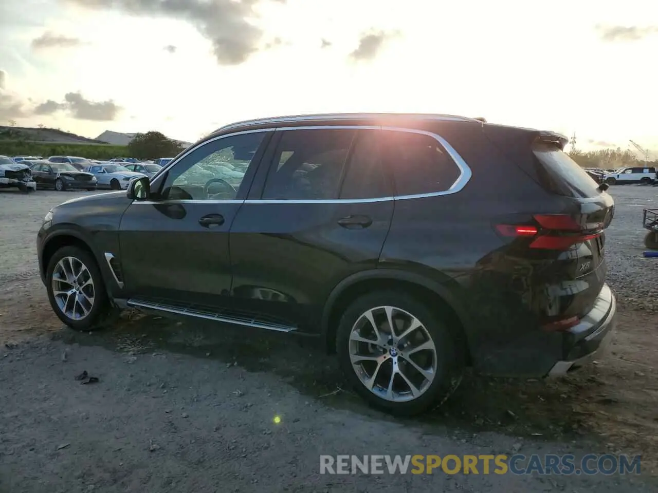 2 Photograph of a damaged car 5UX23EU02S9W32356 BMW X5 2025